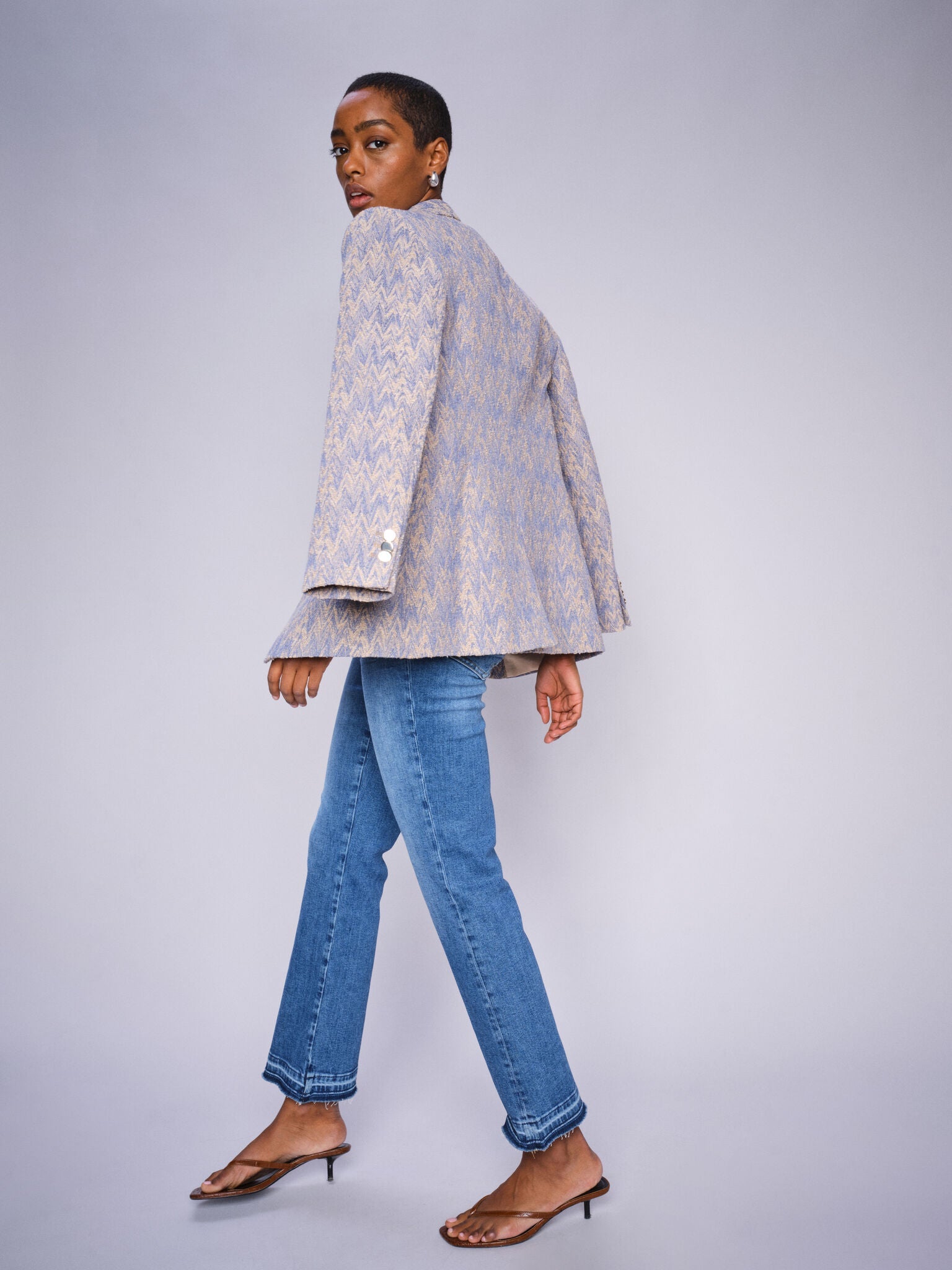 Modelshot / Mid Blue / Detail